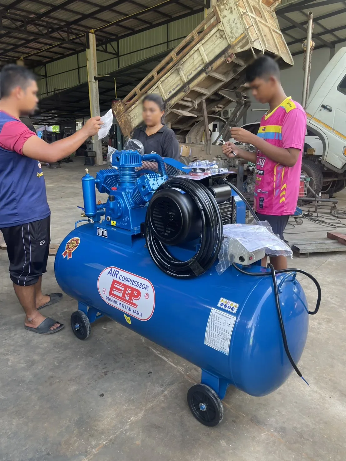 ภาพส่งมอบ ปั๊มลมสายพาน ETP ขนาด 380 ลิตร มอเตอร์ 7.5HP รุ่น HTA-80 (16Bar) (ระบบไฟ 220V) จังหวัดกระบี่ รูปที่ 2