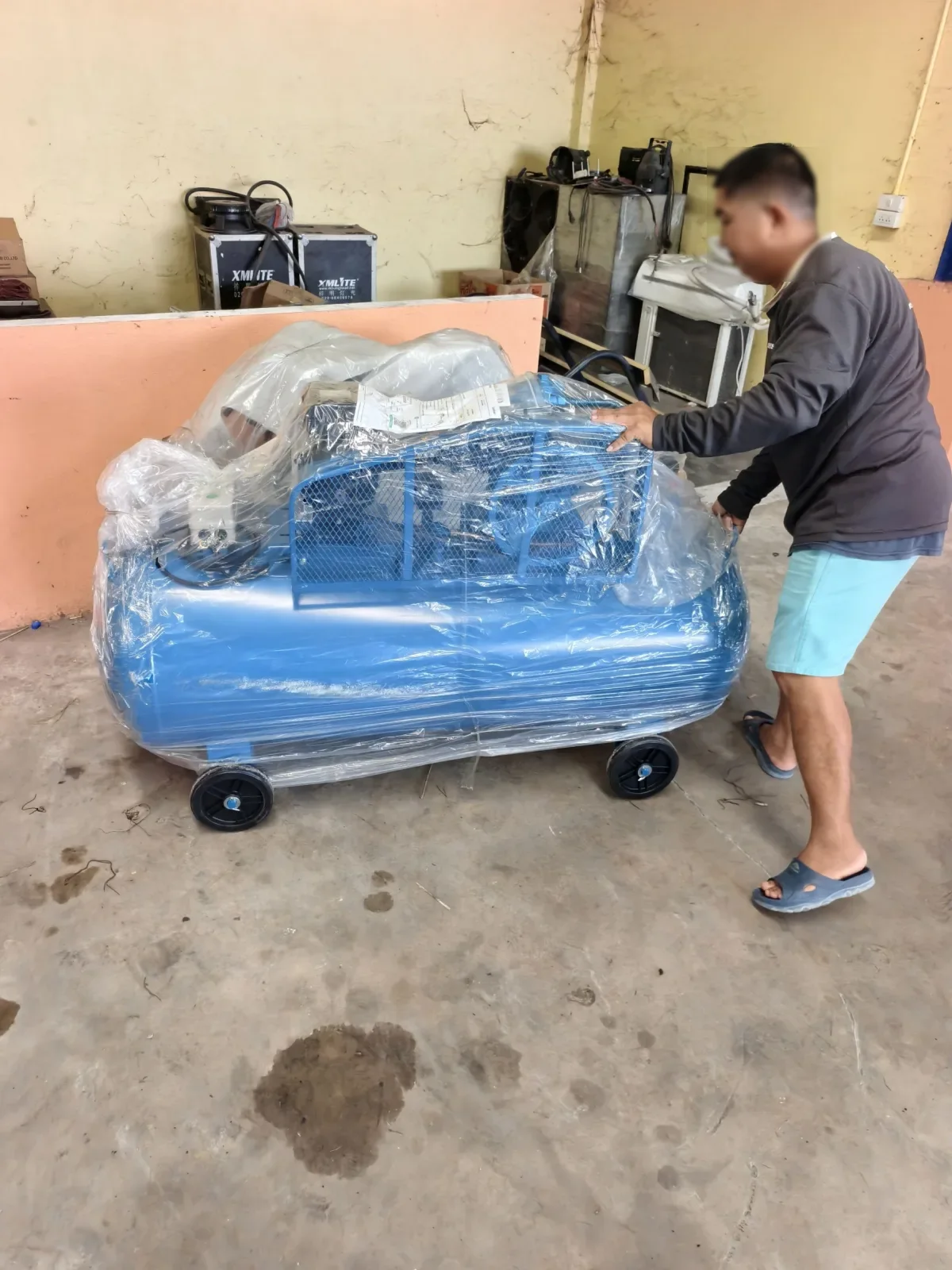 ภาพส่งมอบ ปั๊มลมสายพาน ETP ขนาด 300ลิตร มอเตอร์ 4HP รุ่น E TA-65 (8Bar) (ไฟ 220V) จังหวัดเชียงใหม่ รูปที่ 1