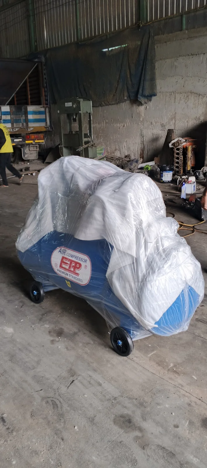 ภาพส่งมอบ ปั๊มลมสายพาน ETP ขนาด 380 ลิตร มอเตอร์ 7.5HP รุ่น HTA-80 (16Bar) (ระบบไฟ 380V) จังหวัดสุพรรณบุรี รูปที่ 1